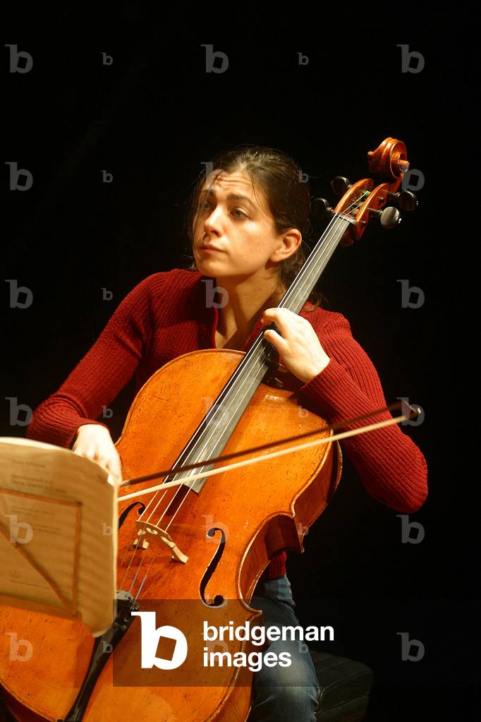 Natalie Clein playing at