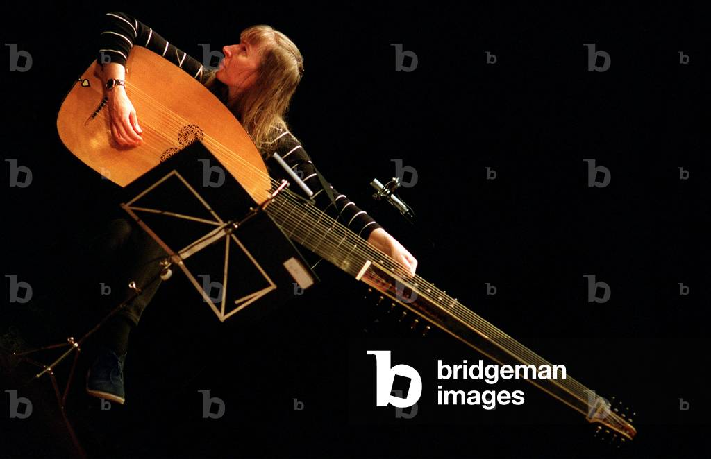 Lynda Sayce playing a
