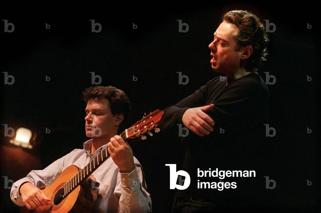 Craig Ogden (on guitar)