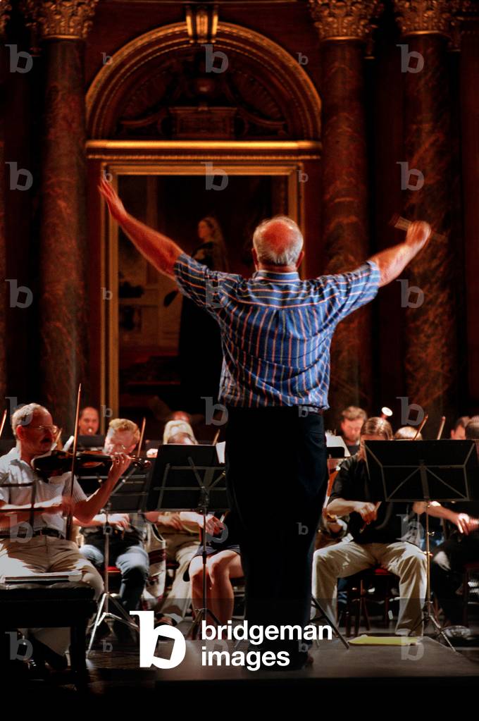 Krzysztof Penderecki conducting orchestra