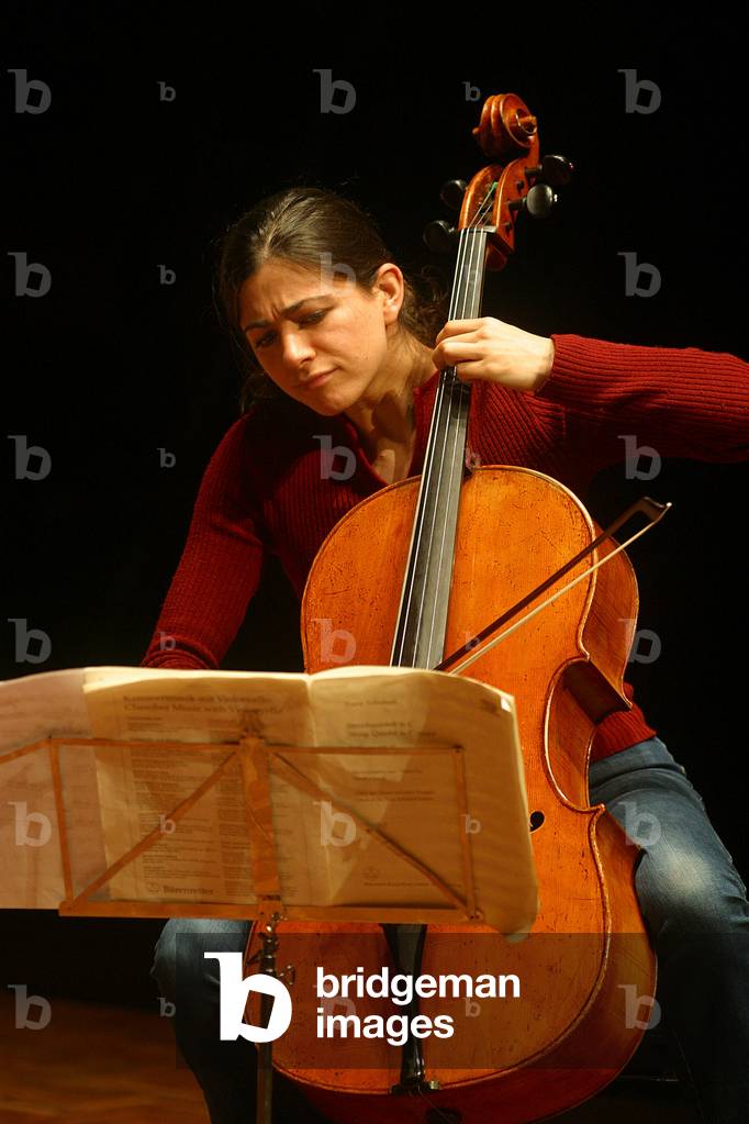 Natalie Clein playing at