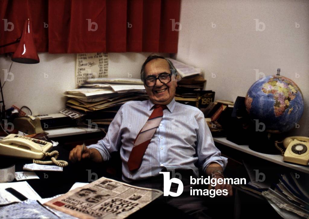 Frank Spooner in the Africa House office HQ of Frank Spooner Picture Agency (photo)