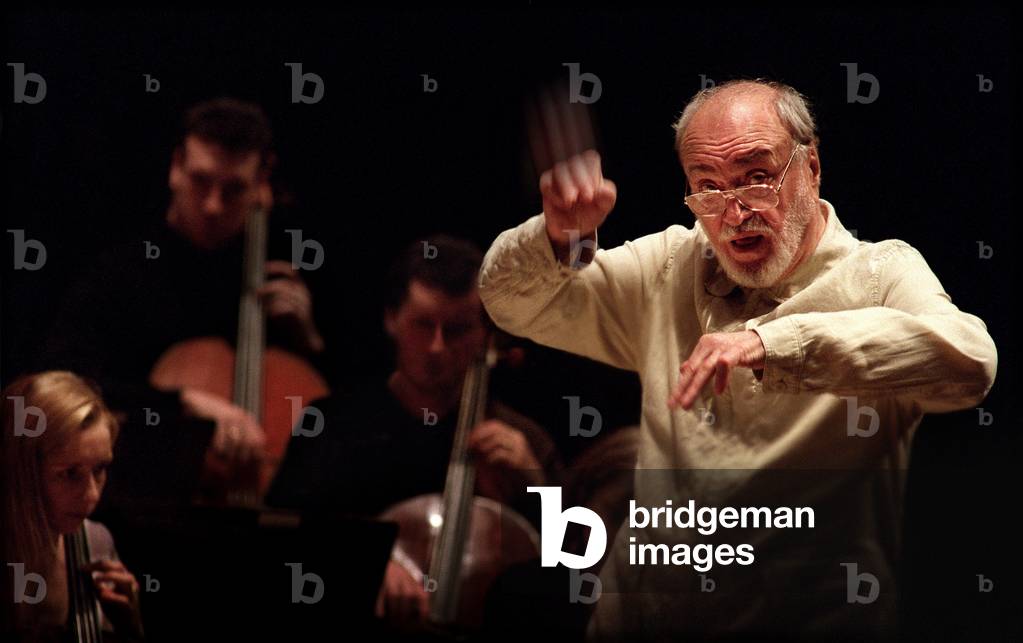 Kurt Masur conducting the
