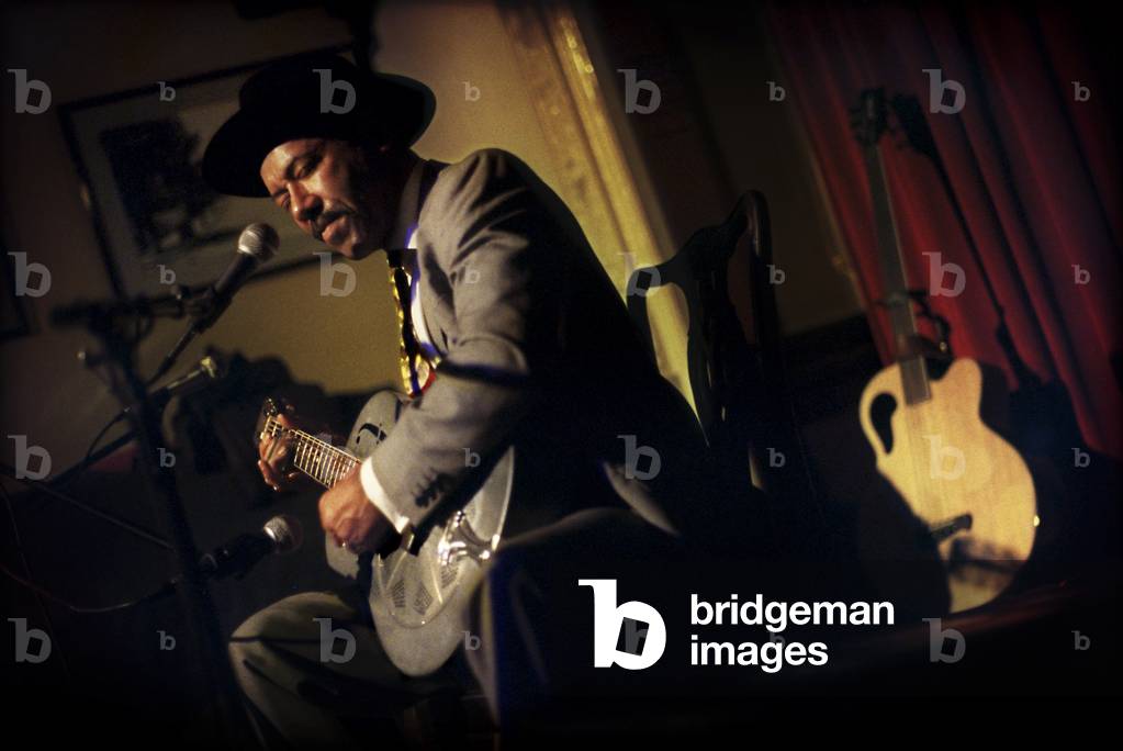 Michael Roach performing at the Kalamazoo Klub