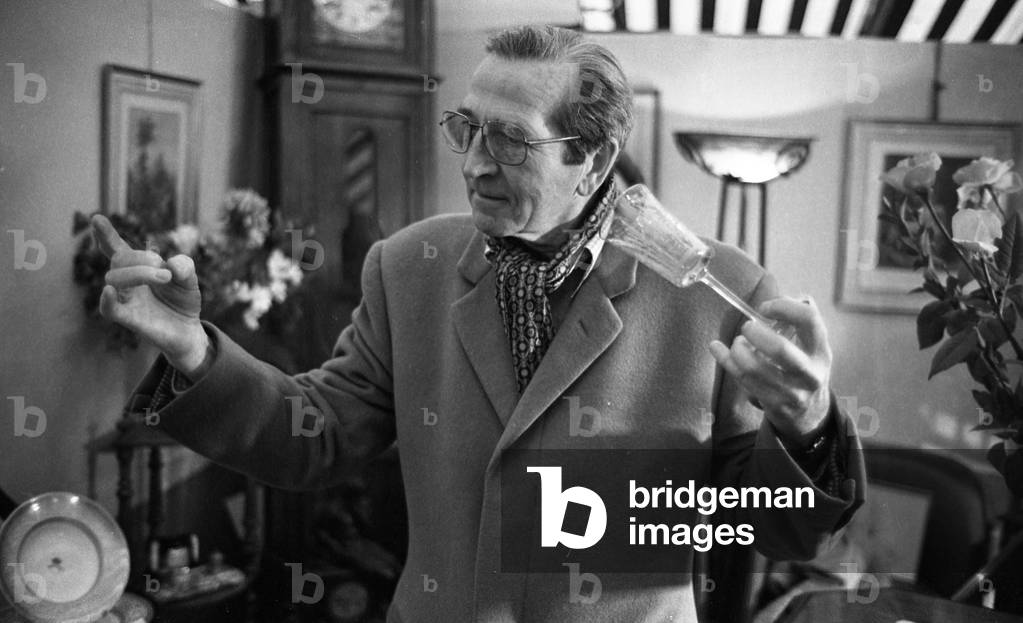 Jean Bedel journalist and writer aux Puces in Paris, 11/1980