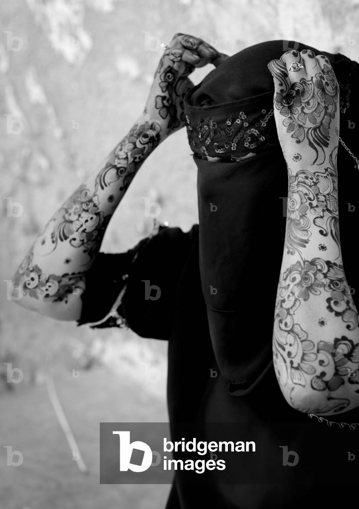 Henna painted arms young woman wearing hijab in lamu, Kenya, Africa (photo)