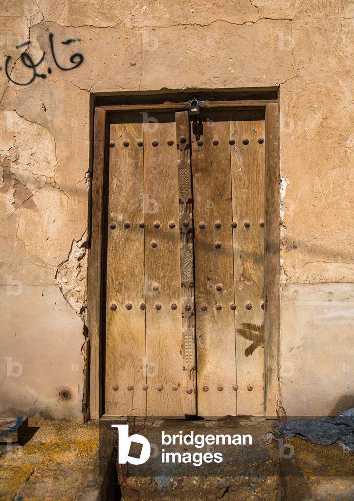 Old Wooden Door, Hormozgan, Bandar-E Kong, Iran, 2015 (photo)