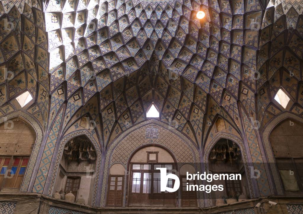 Dome of timche ye amin al dowleh caravanserai in the bazaar, Isfahan province, Kashan, Iran (photo)