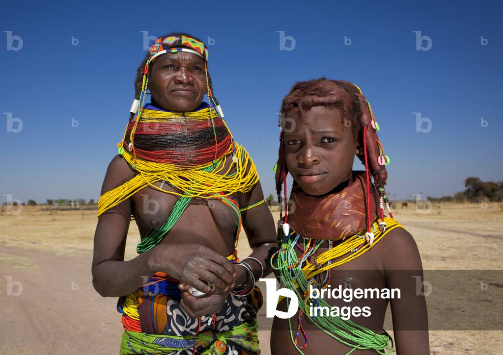 Mumuhuila Woman And Girl Wearing the Traditional Giant Necklace, Area of Huila, Angola, Africa (photo)