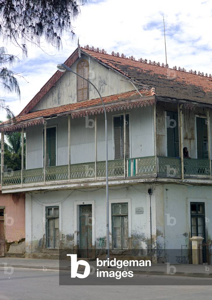 Old Colonial Portuguese House in Benguela, Angola, Africa (photo)
