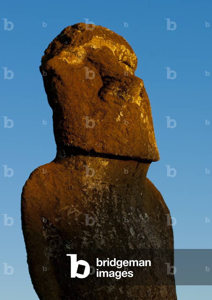 Moai in Ahu Akivi, Easter Island, Chile (photo)