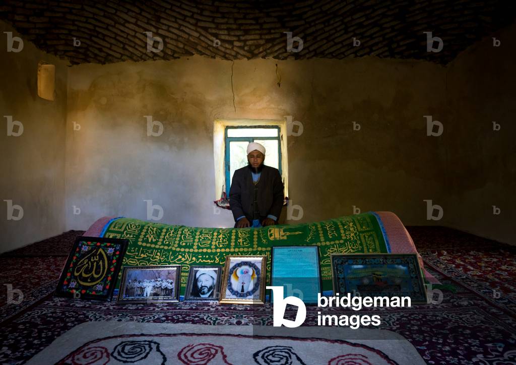 Iranian Shiite Iman Praying Inside a Shrine in front of a Tomb, Golestan Province, Karim Ishan, Iran (photo)