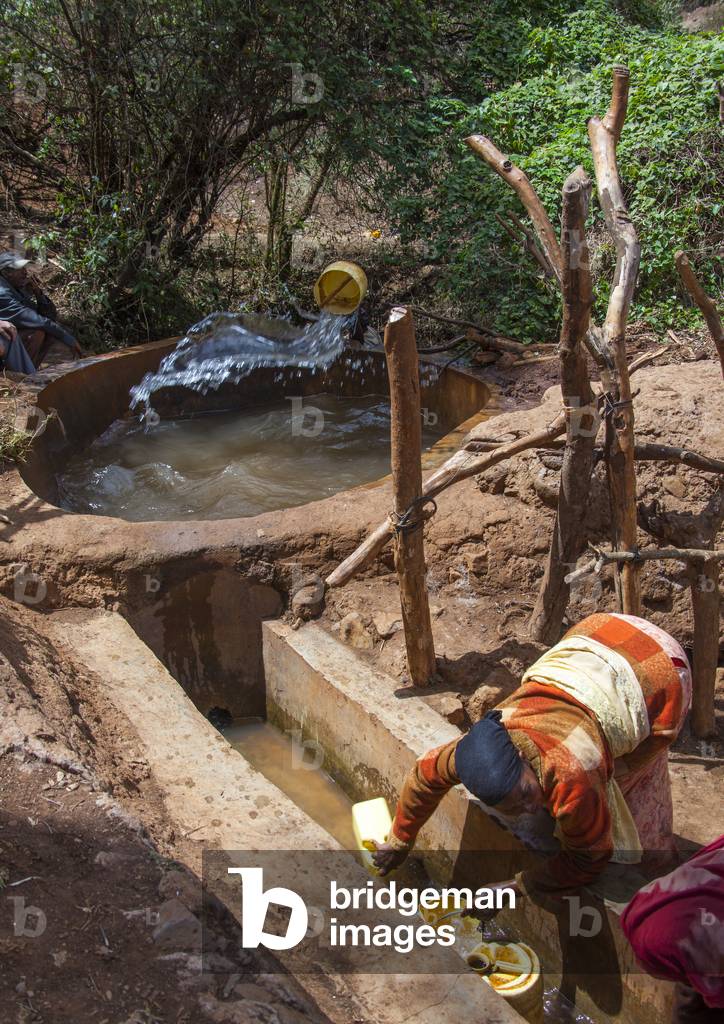Gabbra tribe singing well, Marsabit district, Marsabit, Kenya, Africa (photo)