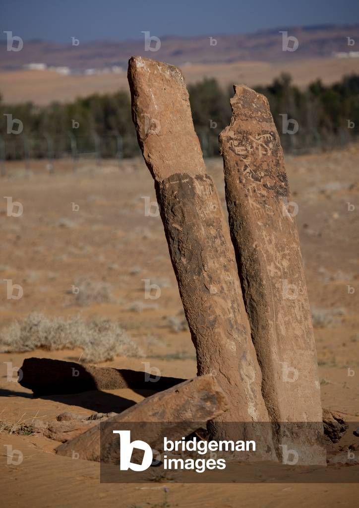 Al-rajajil Standing Stones, Saudia Arabia (photo)