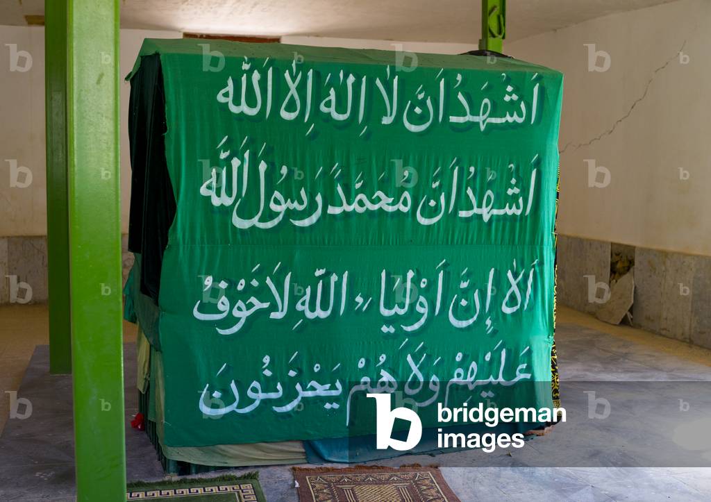 Grave In The Pir Shaliar Shrine, Howraman, Iran, 2013 (photo)