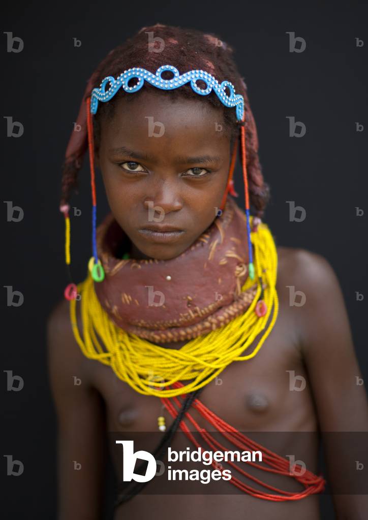 Mwila Girl with the Traditional Vikeka Mud Necklace, Angola, Africa (photo)