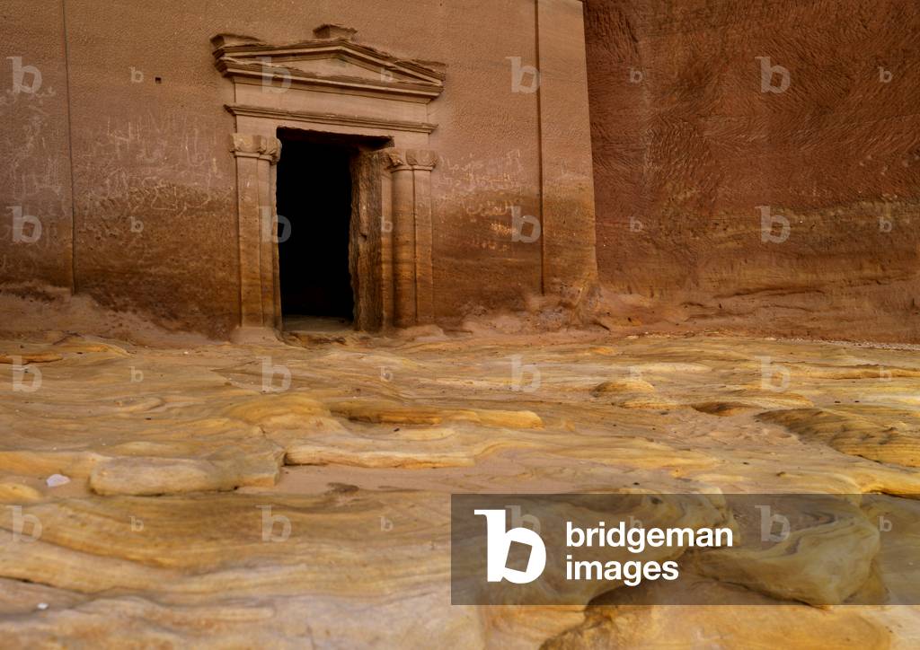 Madain Saleh Archaeologic Site, Saudi Arabia (photo)