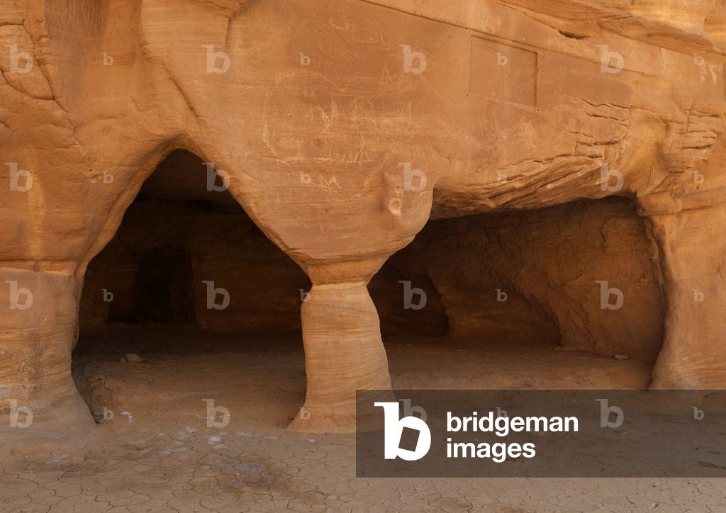 Madain Saleh Archaeologic Site, Saudi Arabia (photo)