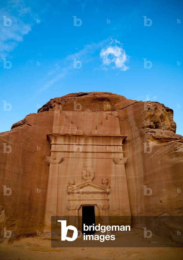 Madain Saleh Archaeologic Site, Saudi Arabia (photo)