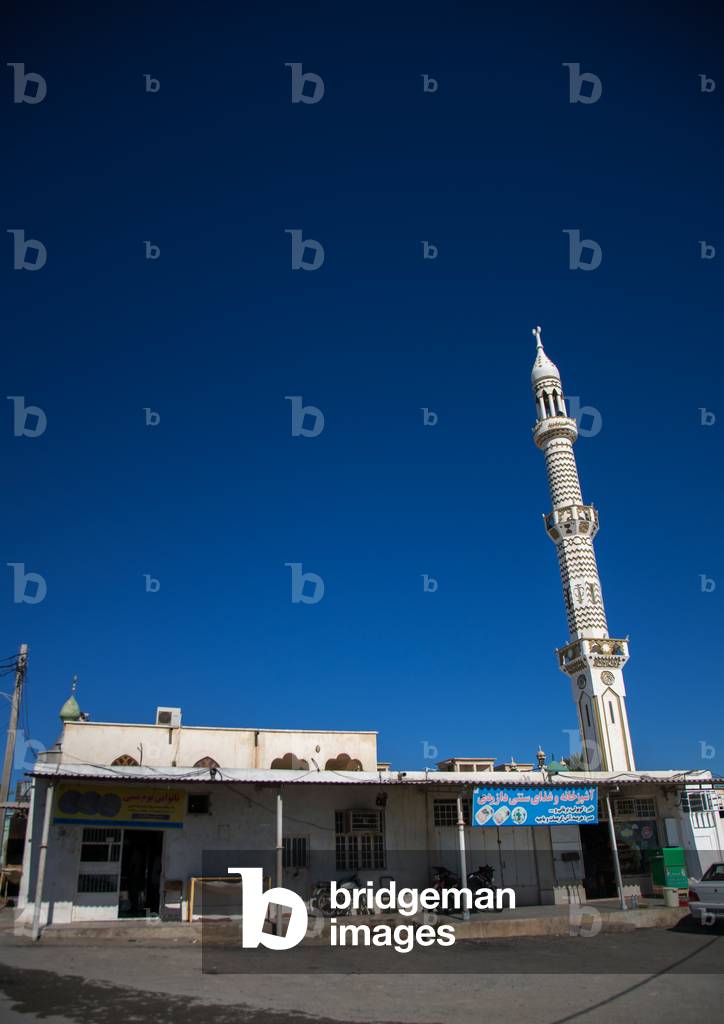 Mosque in the old town, Hormozgan, Bandar-e Kong, Iran (photo)