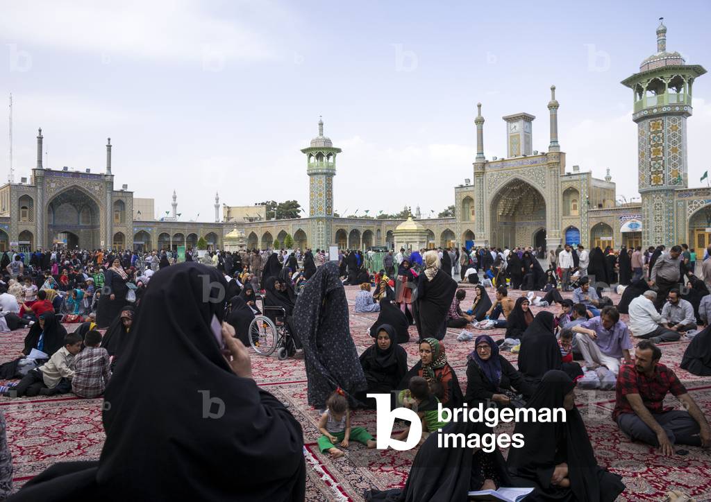 Pilgrims at the shrine of Fatima al-Masumeh, Qom province, Qom, Iran (photo)