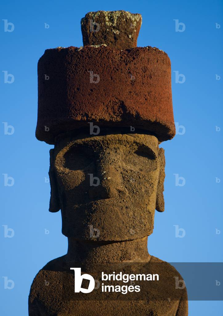 Moai in Ahu Nau Nau at Anakena Beach, Easter Island, Chile
 (photo)