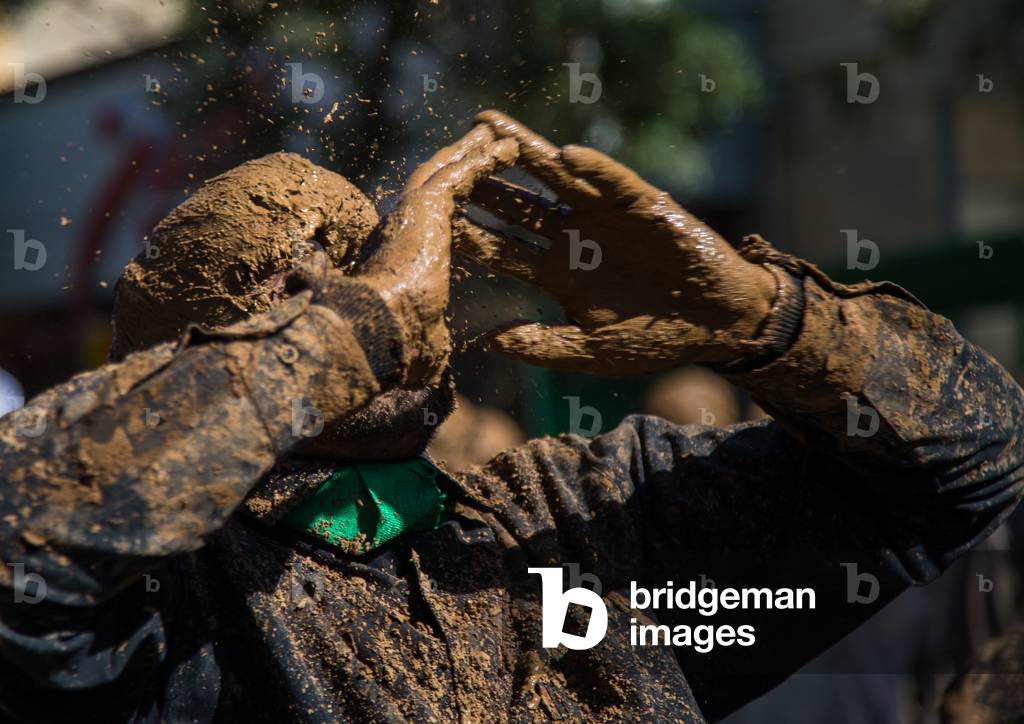 Iranian Shiite Muslim Man Covered in Mud, Chanting and Self-flagellating during Ashura Day, Kurdistan Province, Bijar, Iran (photo)