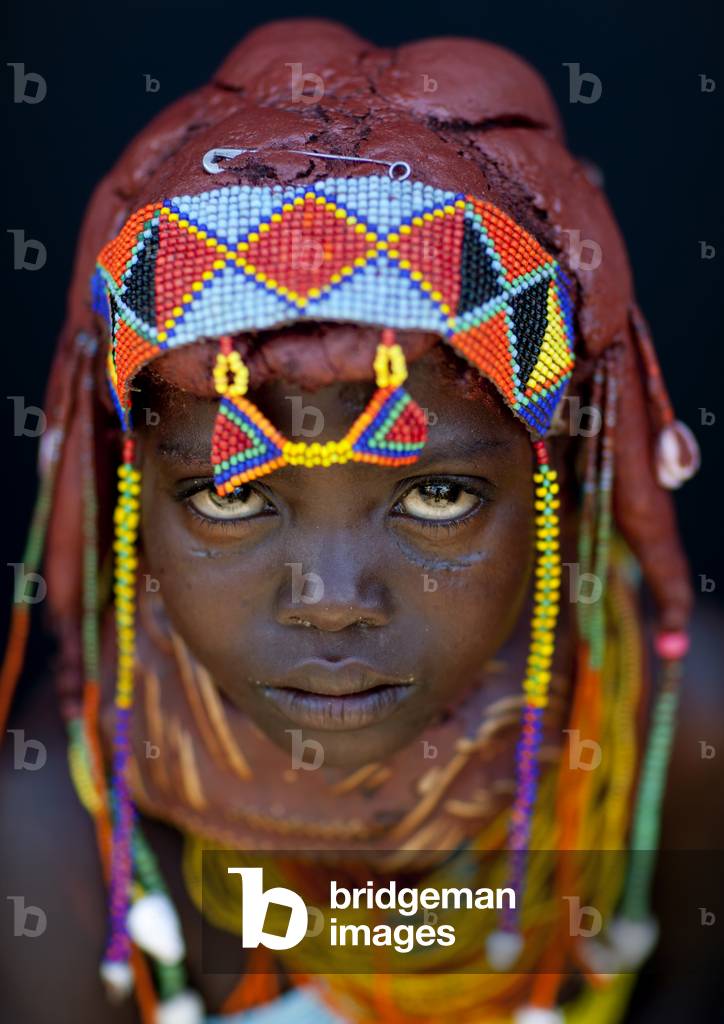 Mwila Girl with the Traditional Vikeka Mud Necklace, Angola, Africa (photo)