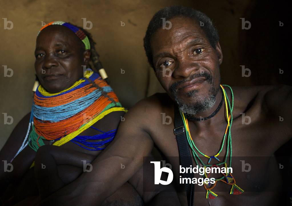 Mwila Couple, Angola, Africa (photo)