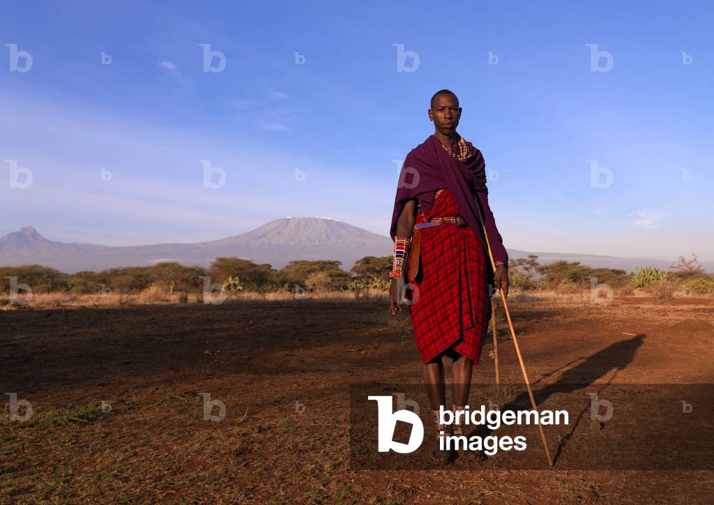 Maasai in front of kilimandjaro, Kenya, Africa (photo)