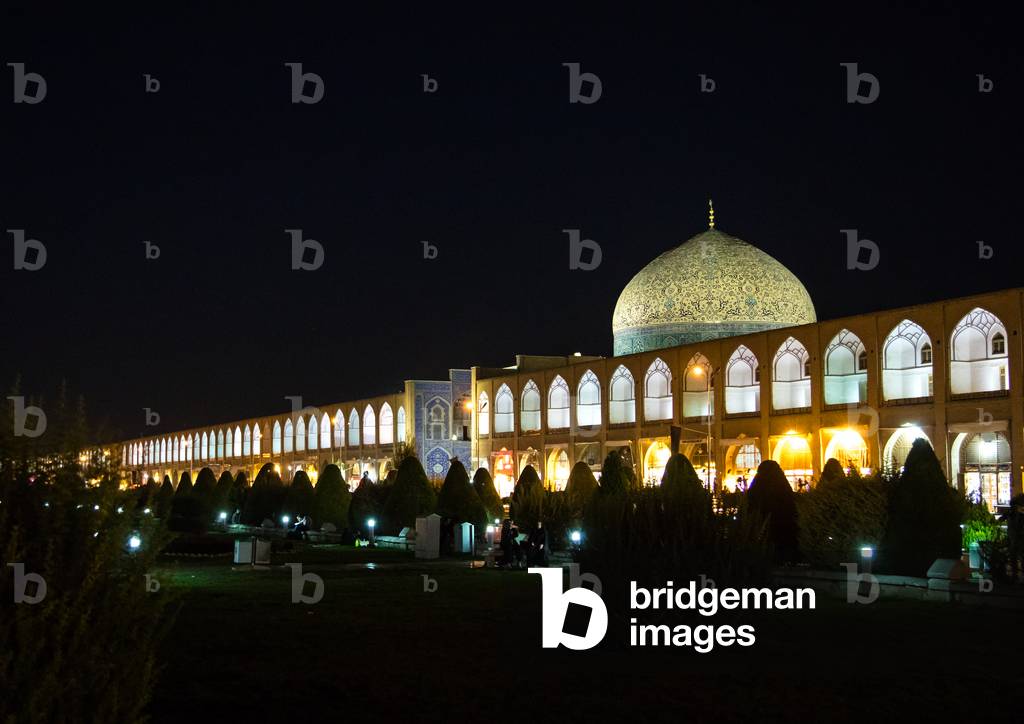 Sheikh Lutfollah Mosque standing on the eastern side of Naghsh-i Jahan Square at night, Isfahan Province, Isfahan, Iran (photo)