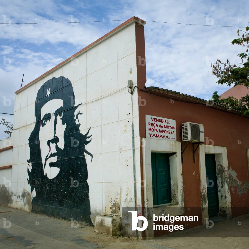 Wall Painting representing Che Guevara on a House, Sumbe, Angola, Africa (photo)
