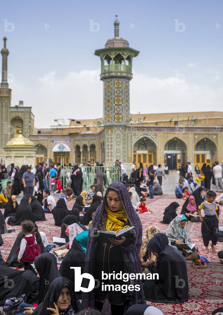 Pilgrims at the shrine of Fatima al-Masumeh, Qom province, Qom, Iran (photo)