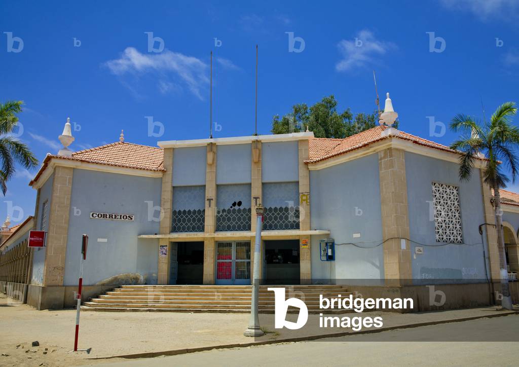 Post Office in Namibe Town, Angola, Africa (photo)