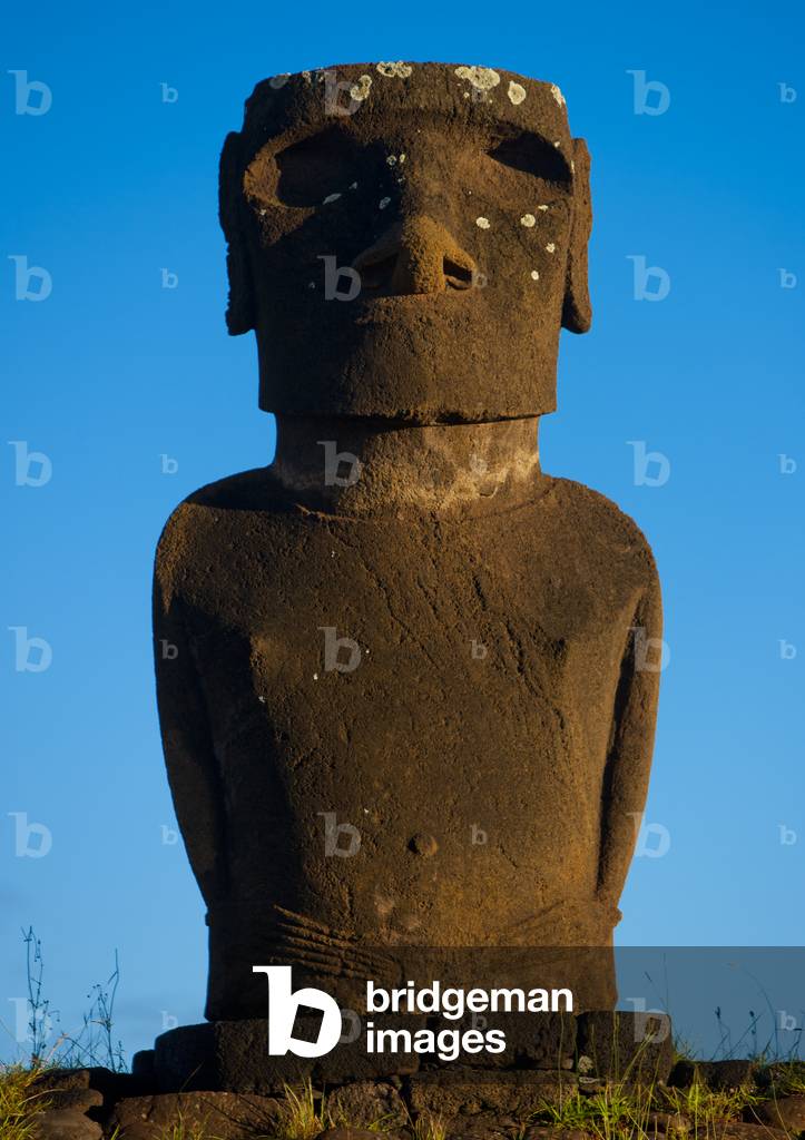 Moai in Ahu Nau Nau at Anakena Beach, Easter Island, Chile
 (photo)