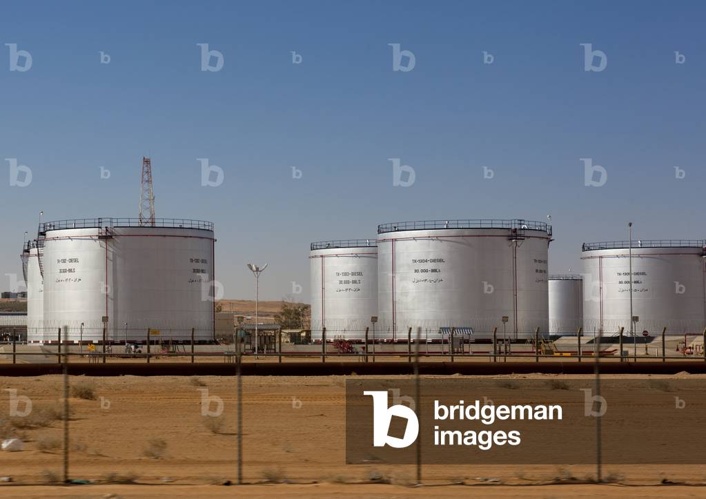 Oil Tanks in Saudi Arabia (photo)