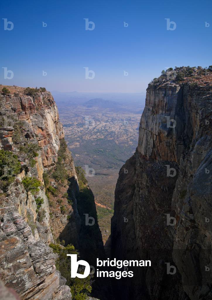 Tundevala Canyon, Angola, Africa (photo)