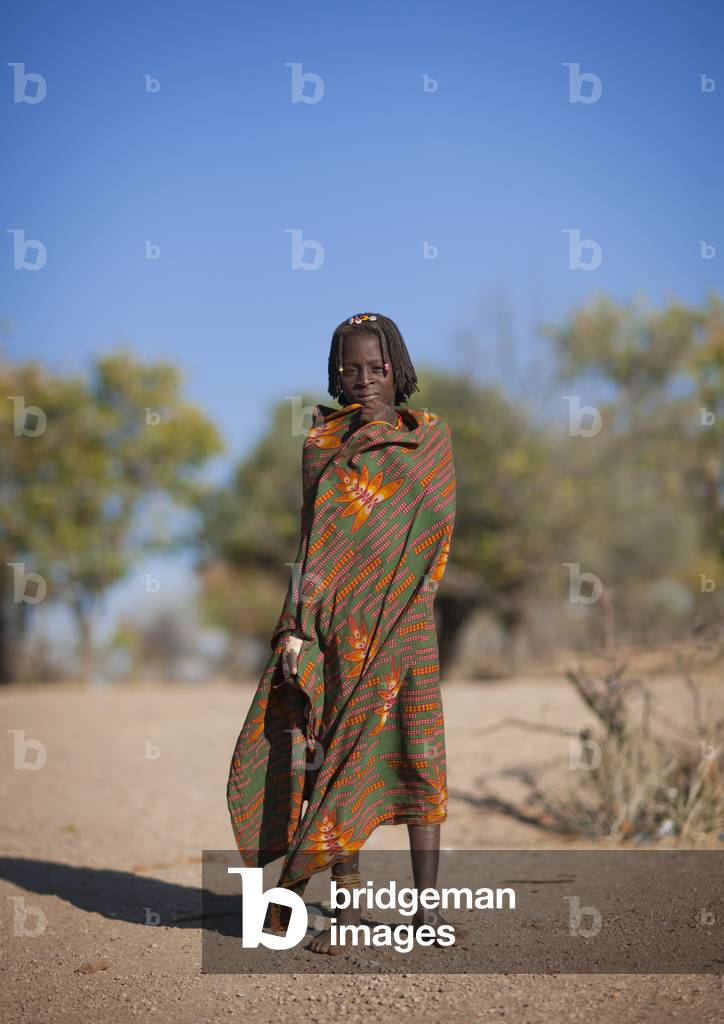 Mucawana Girl called Amaiawoka, Village of Oncocua, Angola, Africa (photo)