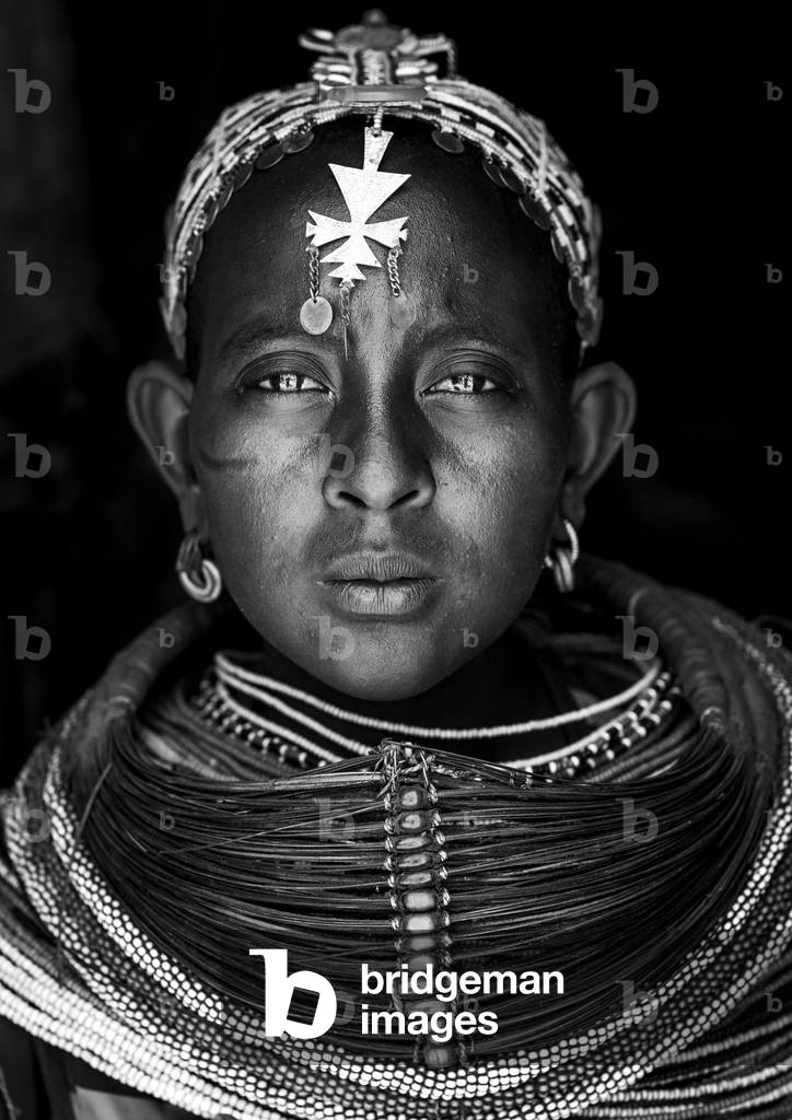 Rendille tribeswoman wearing traditional headdress and mpooro engorio necklace, Marsabit district, Ngurunit, Kenya, Africa (photo)