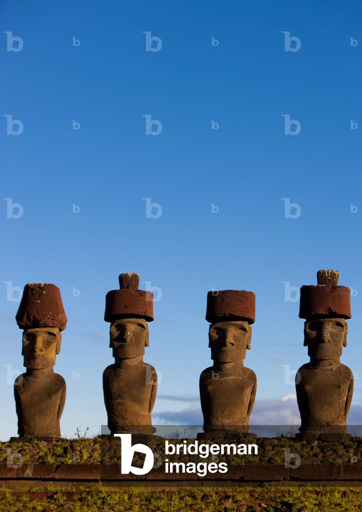 Moais in Ahu Nau Nau at Anakena Beach, Easter Island, Chile
 (photo)