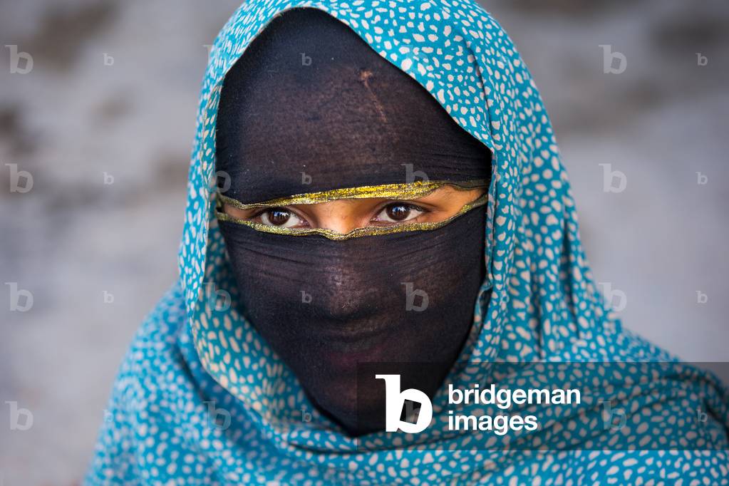 Bandari Woman With Face Covered At The Panjshambe Bazar Thursday Market, Hormozgan, Minab, Iran, 2015 (photo)