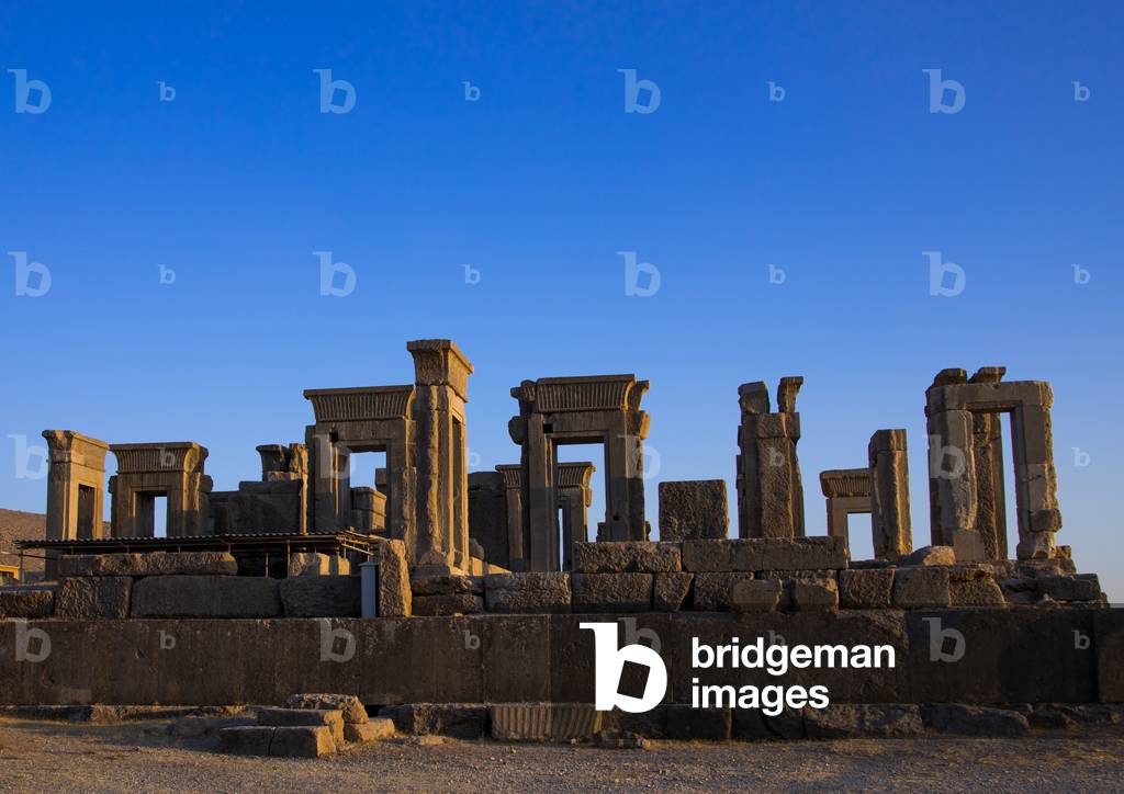 The Tachara palace of Darius the great in Persepolis, Fars Province, Marvdasht, Iran (photo)