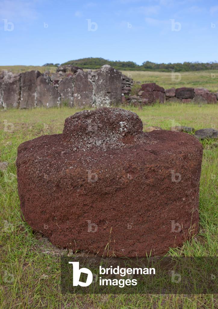 Pukao at Vinapu Site, Easter Island, Chile (photo)