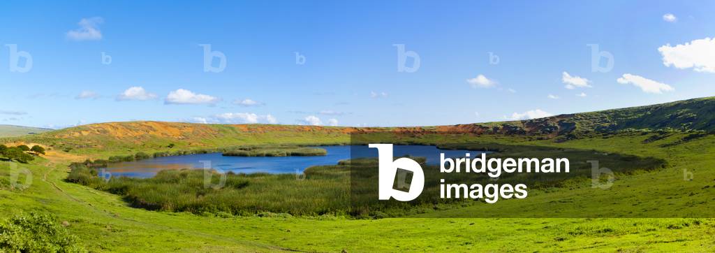 The crater of Rano Raraku, Easter Island, Chile (photo)