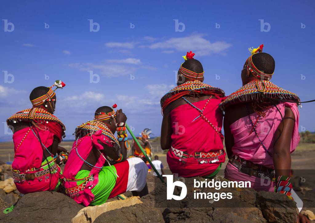 Rendille tribeswomen resting, Turkana lake, Loiyangalani, Kenya, Africa (photo)