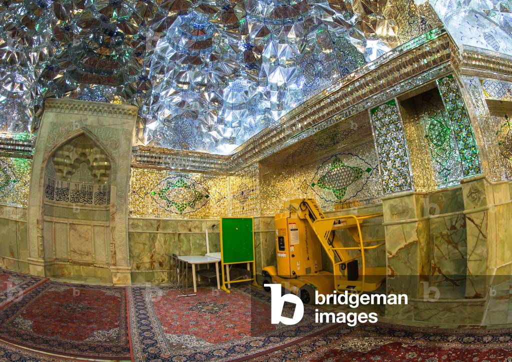 Elevateur Char to Clean the Mirrors in The Shah-e-Cheragh Mausoleum, Fars Province, Shiraz, Iran (photo)