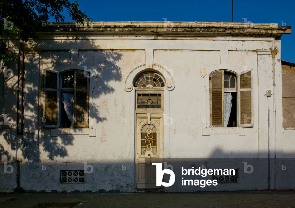 Old Portuguese Colonial House in Lobito, Angola, Africa (photo)