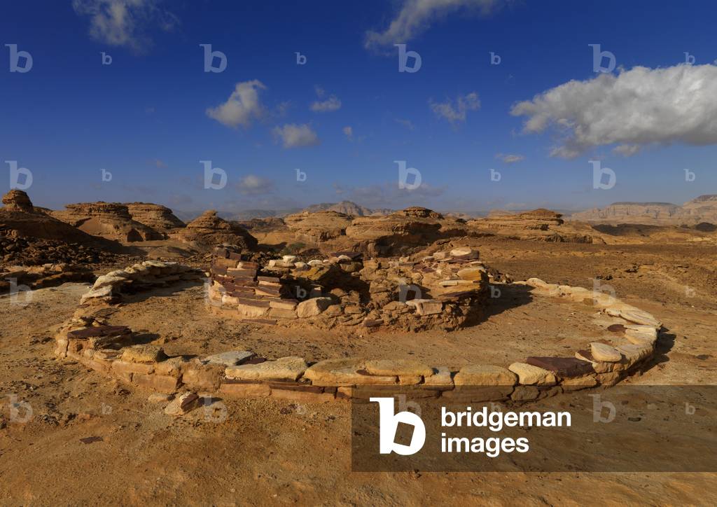 Old Jewish Tomb in Madain Saleh Archaeologic Site, Saudi Arabia (photo)