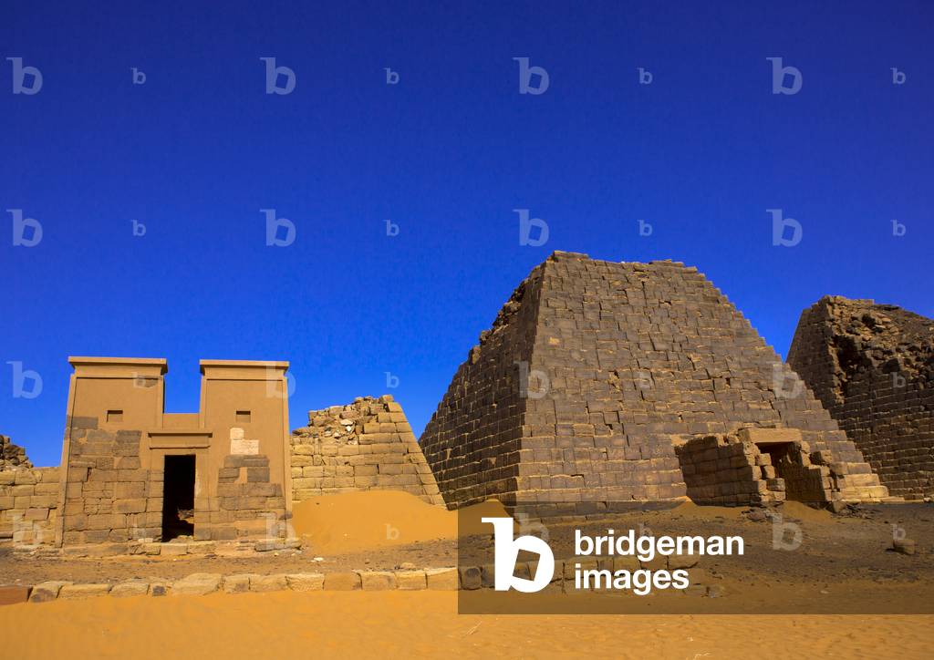 Pyramids And Tombs in Royal Cemetery, Meroe, Kush, Sudan (photo)