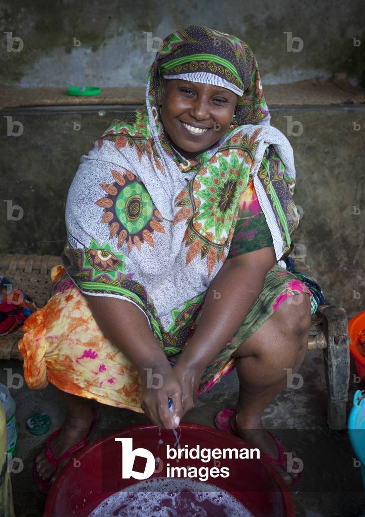Woman wearing traditional costume, Pate island, Siyu, Kenya, Africa (photo)